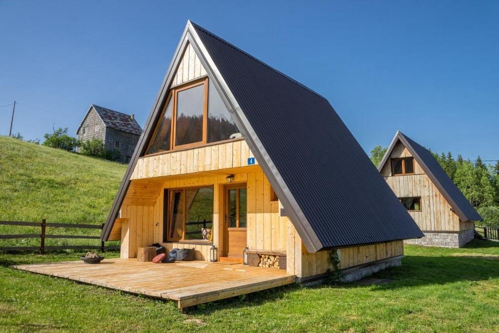 Vând cabane din lemn