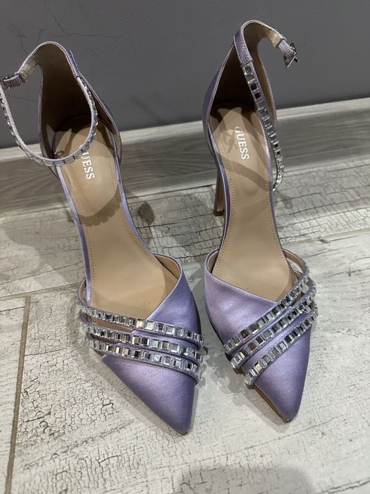Обувки Guess