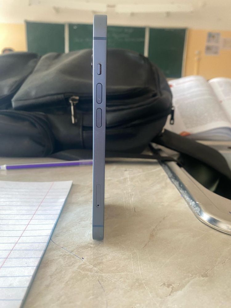 Iphone 14  синий