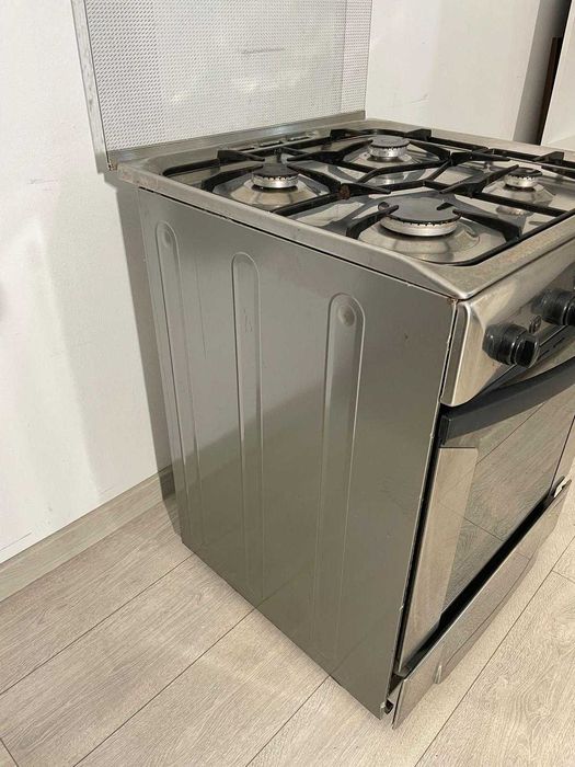 Aragaz Indesit cu 4 Arzătoare