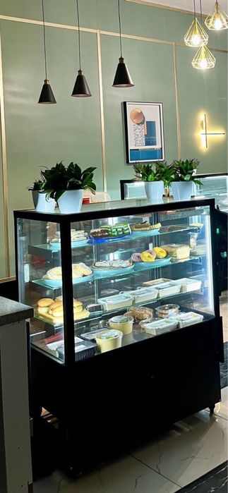 Готовая витрина холодильная б/у