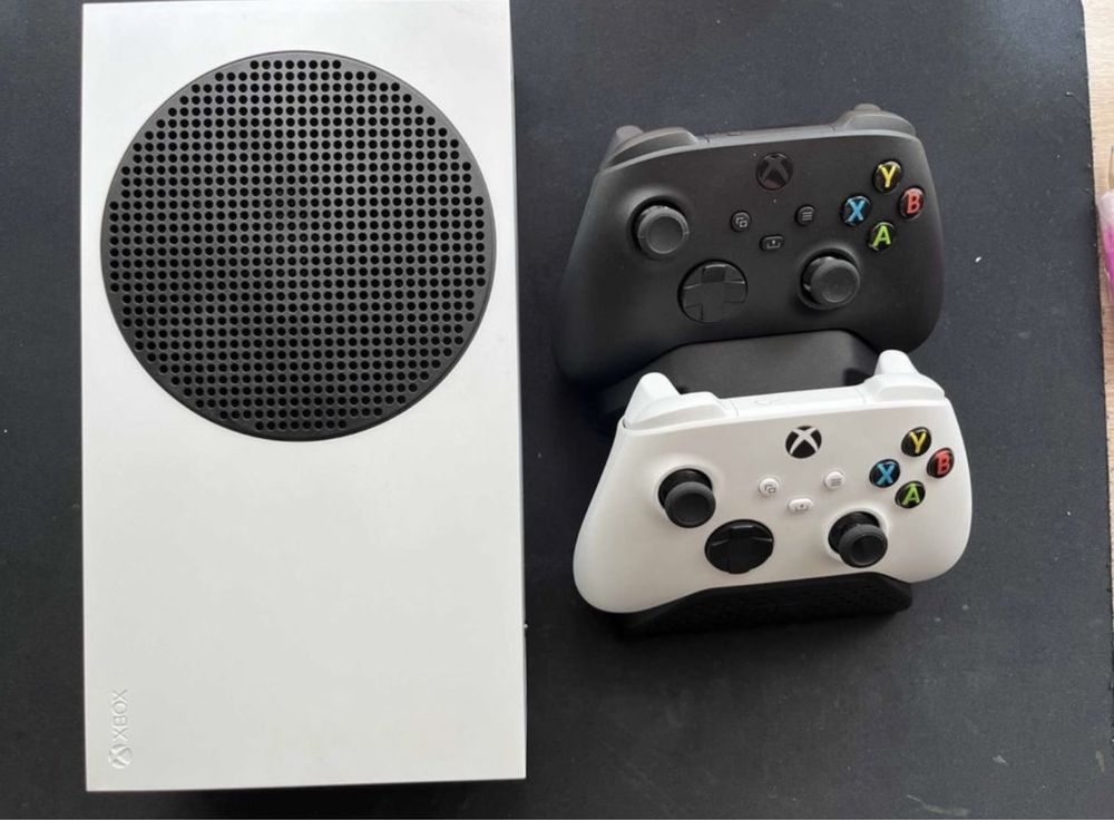 Xbox series s cu 2 controlere
