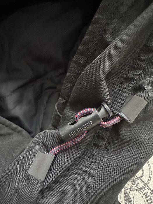 Tommy Hilfiger original парка яке.L