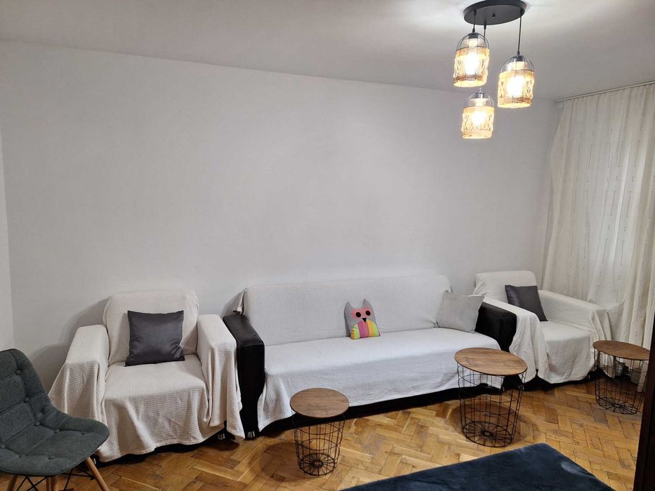 Inchiriez apartament 3 camere decomandate Pitesti Nord