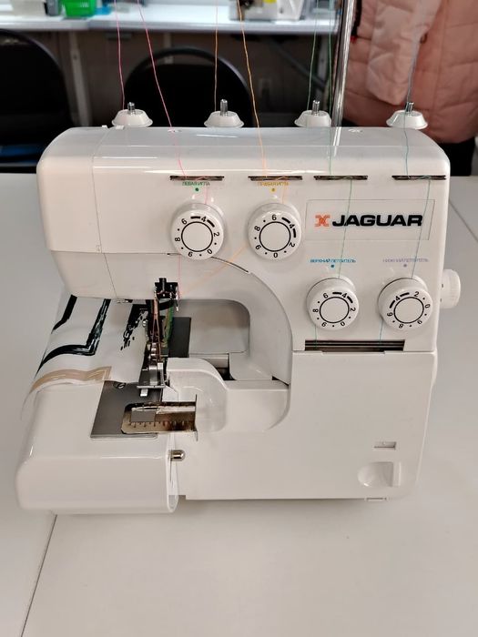 Бытовой оверлок.