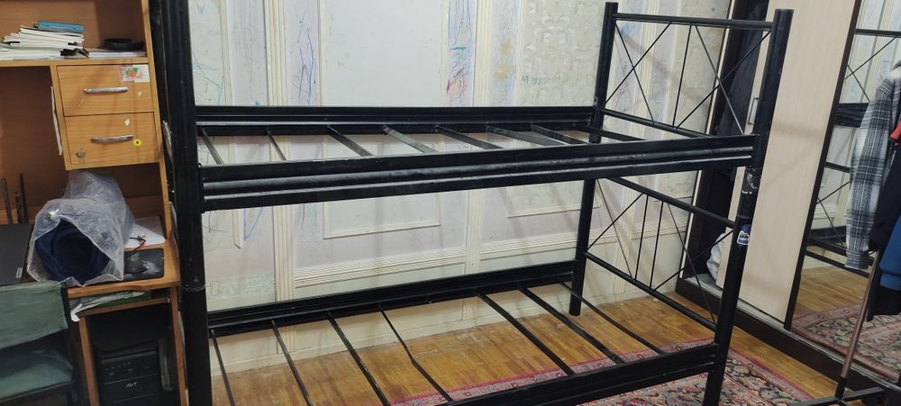 Двухъярусная кровать