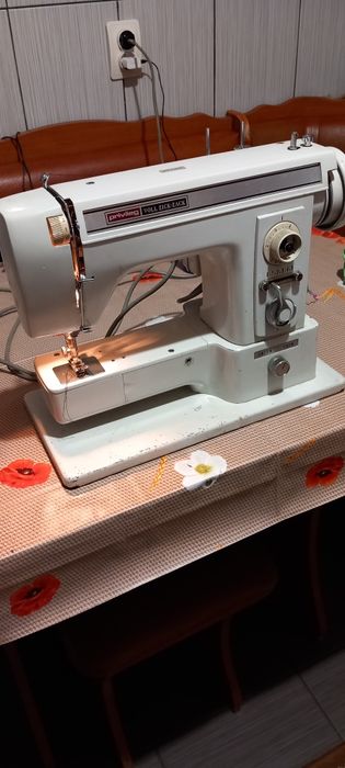 Mașină de cusut foarte ok