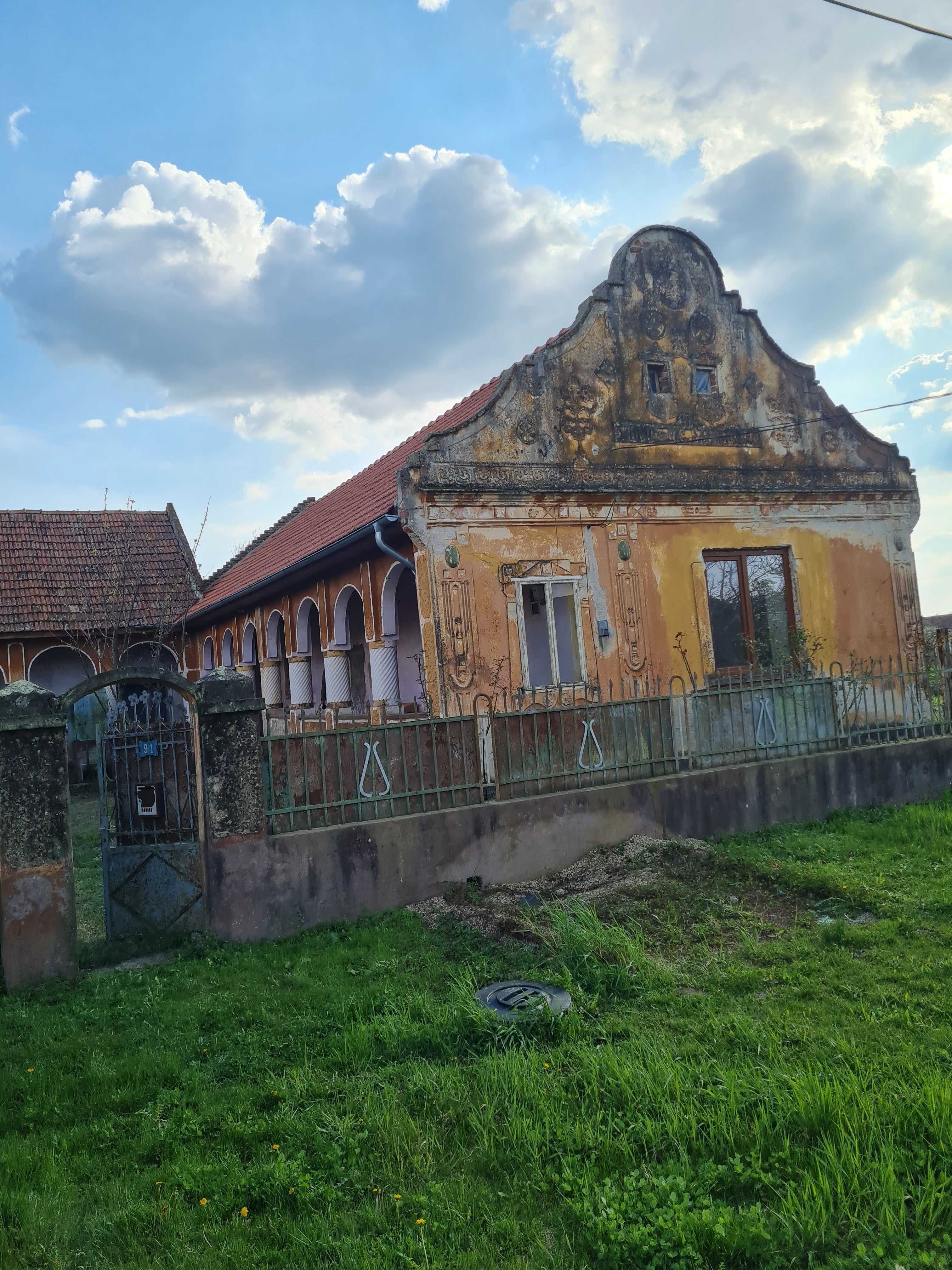 Sârbova. Casă veche de vânzare