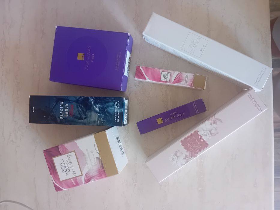 Vând cosmetice pentru femei și barbati