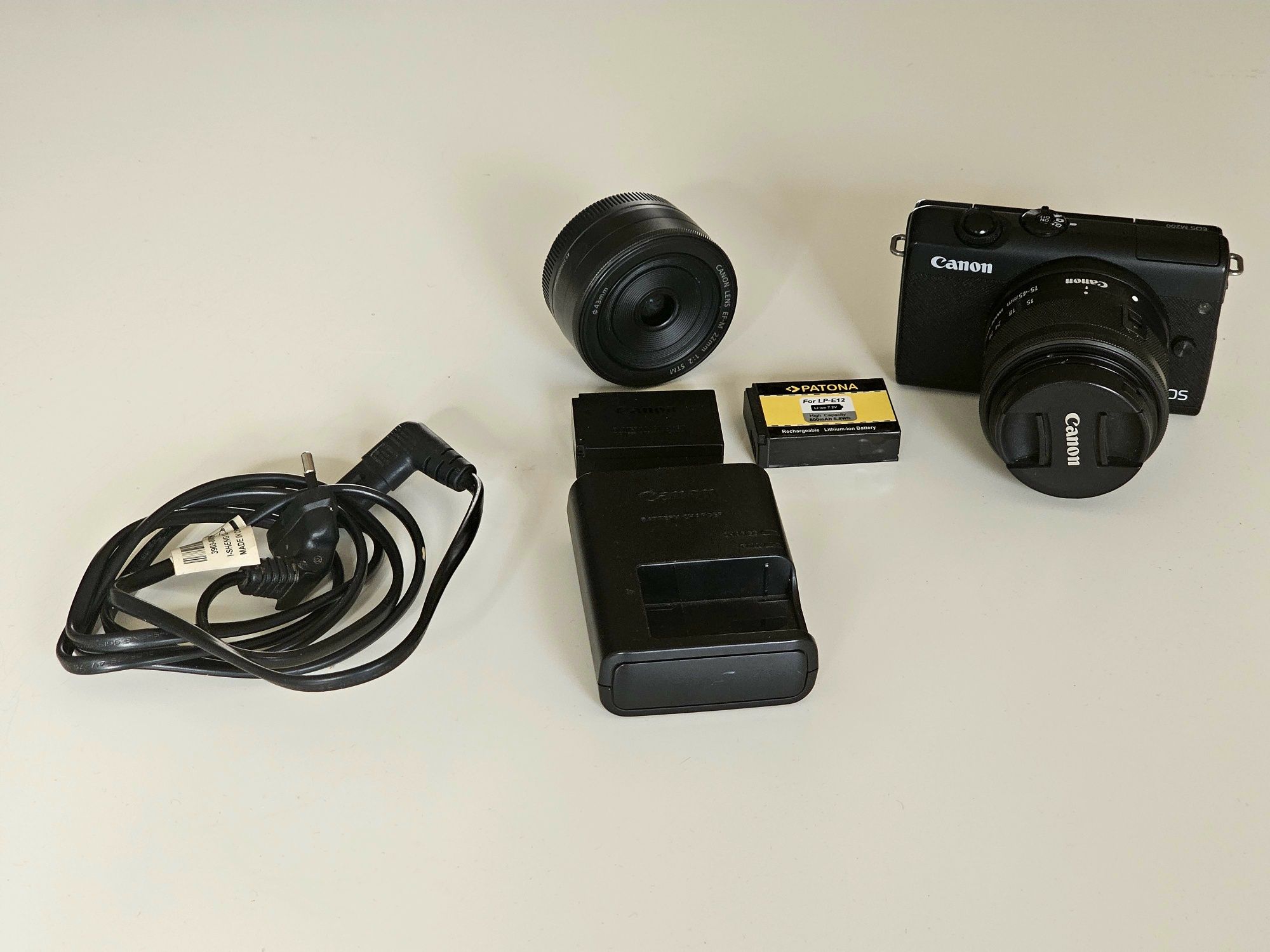 Canon M200 + 15-45 +22mm f2