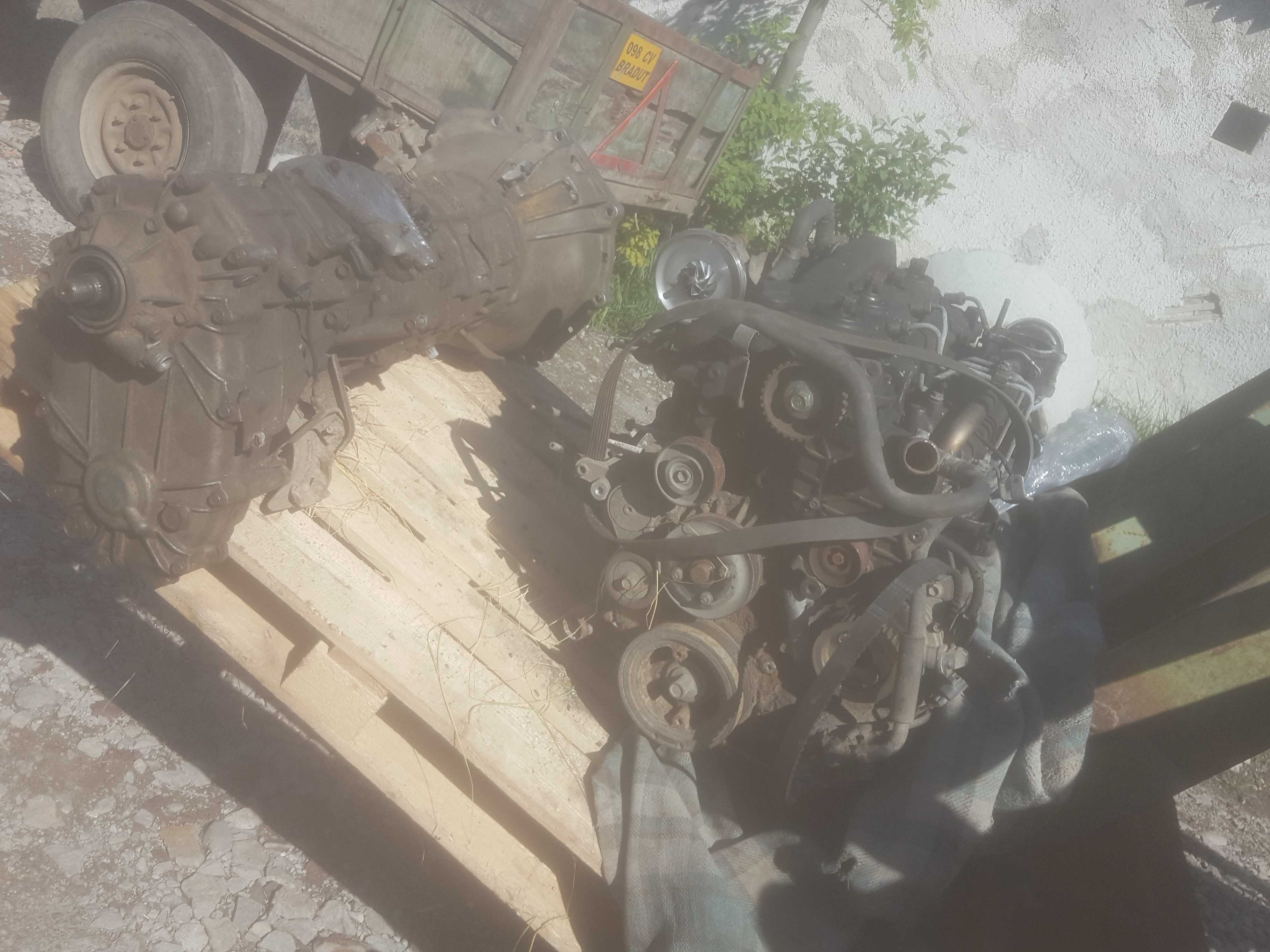 Motor toyota hilux 102 cp 2004 si cutie de viteze