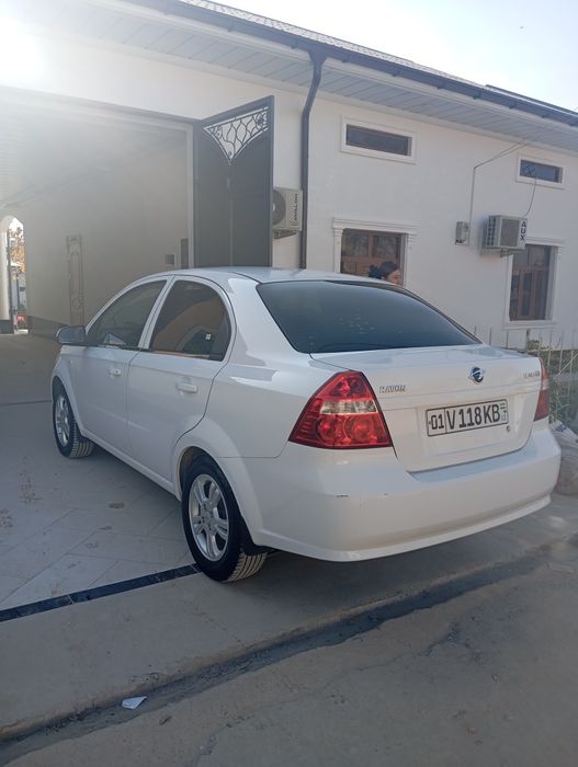 Nexia 3 avtomat sotiladi