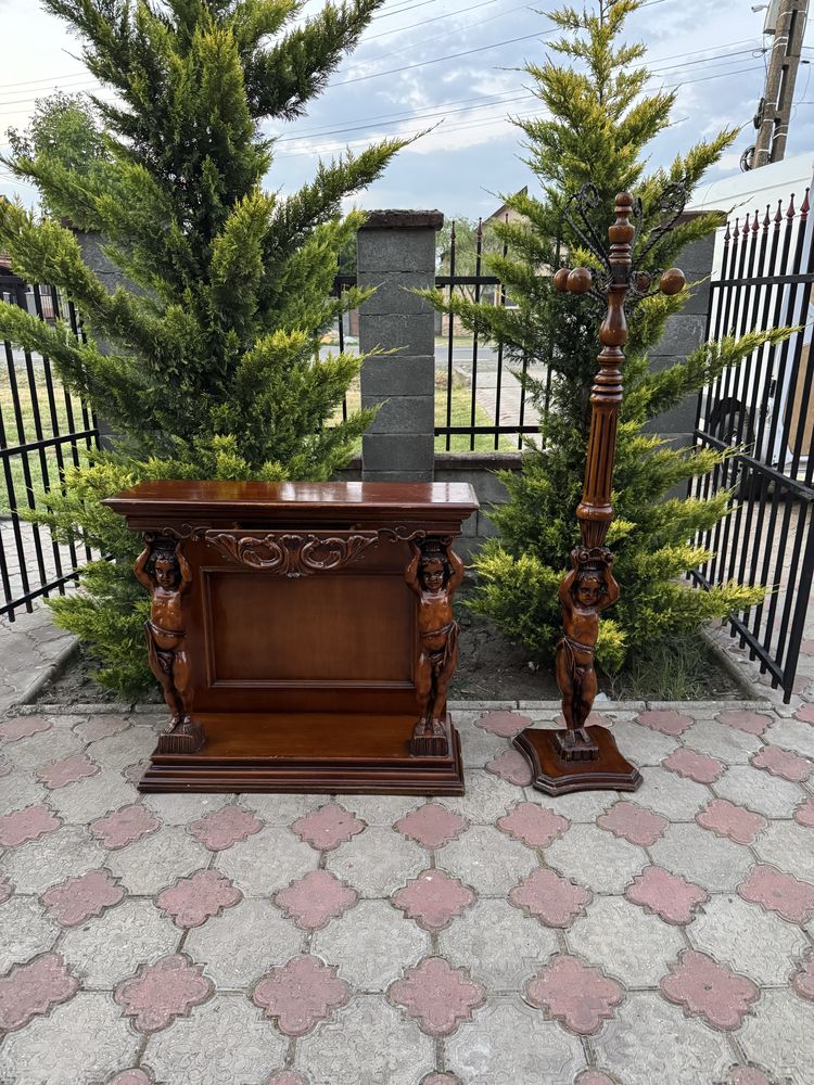 Masa-consola din lemn masiv cu sculpturi