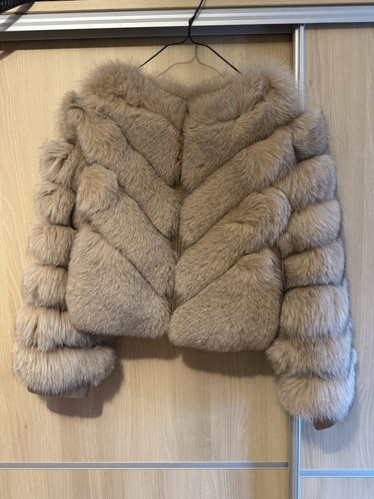 Чисто ново бежаво-кафяво палто косъм от лисица