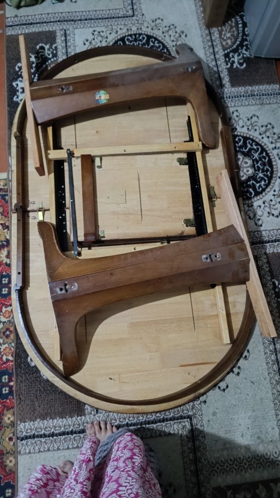Продаю стол из натурального дерева