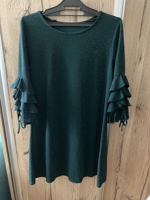 Зелена лъскава рокля