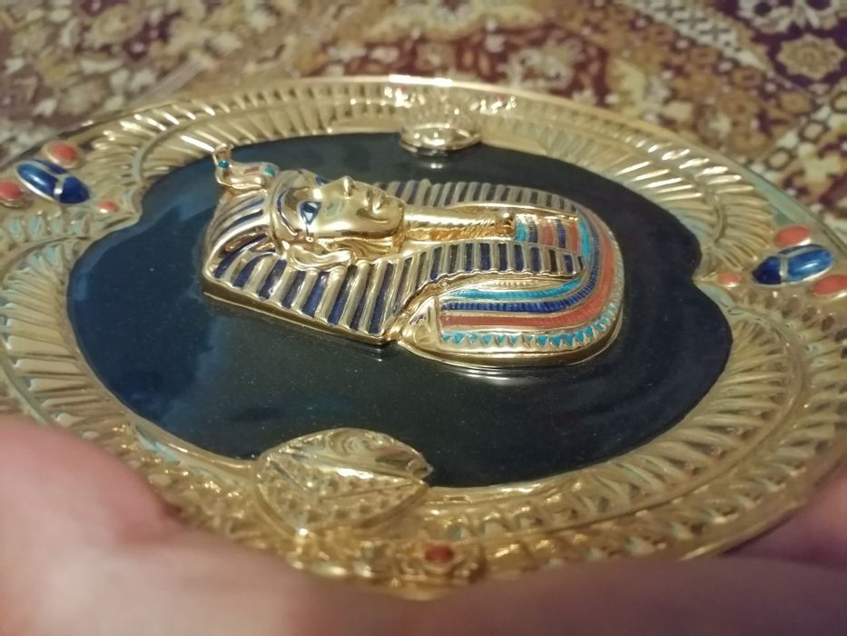 Farfurie 3D faraon Tutankhamon decorata cu aur editie limitata Egipt