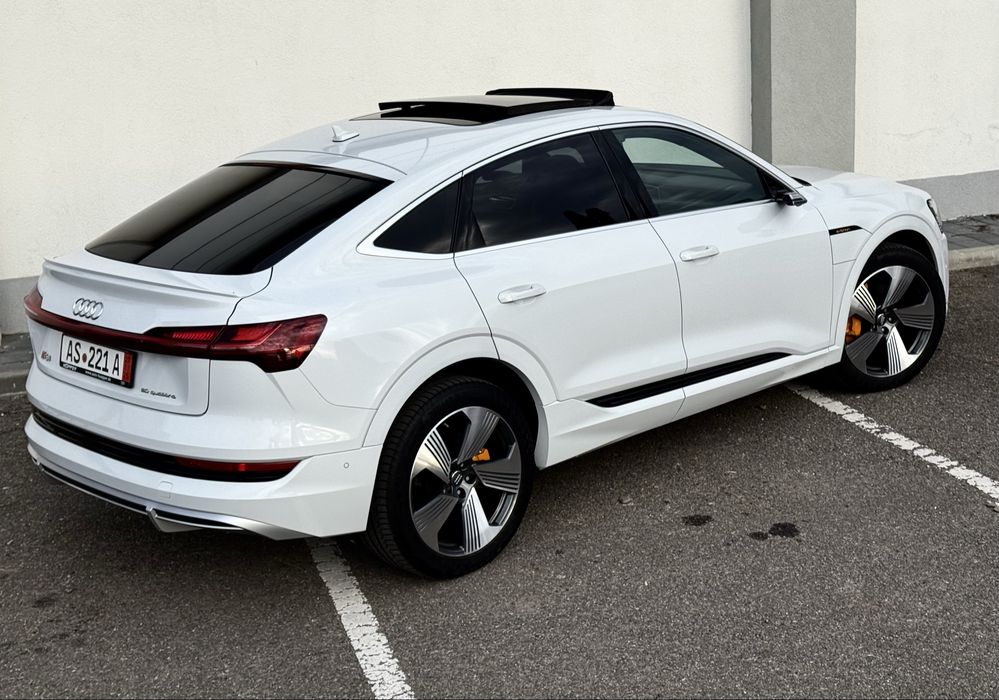 Audi Q8 E-tron,S line