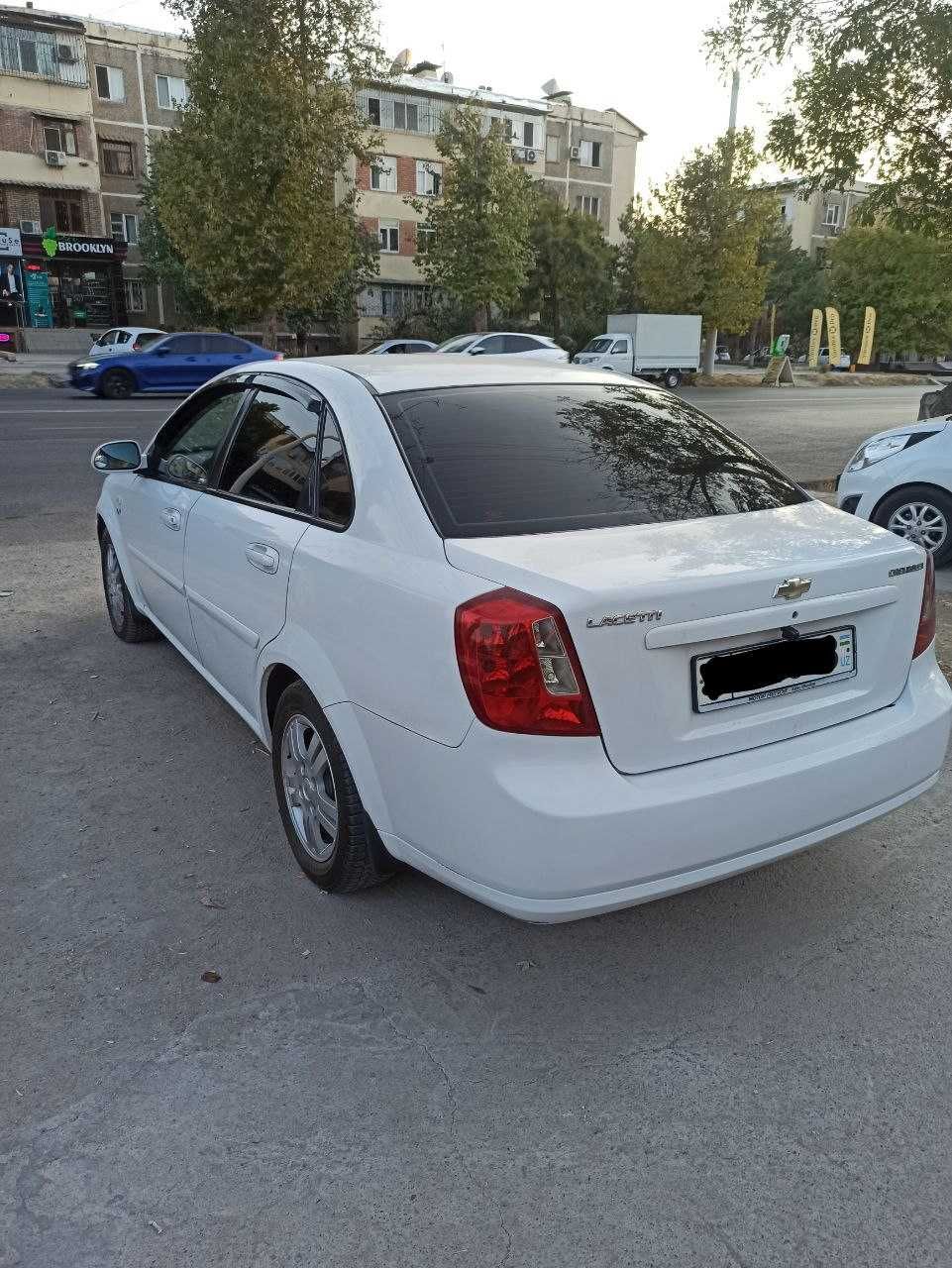 Продаётся Lacetti 1.8 cdx