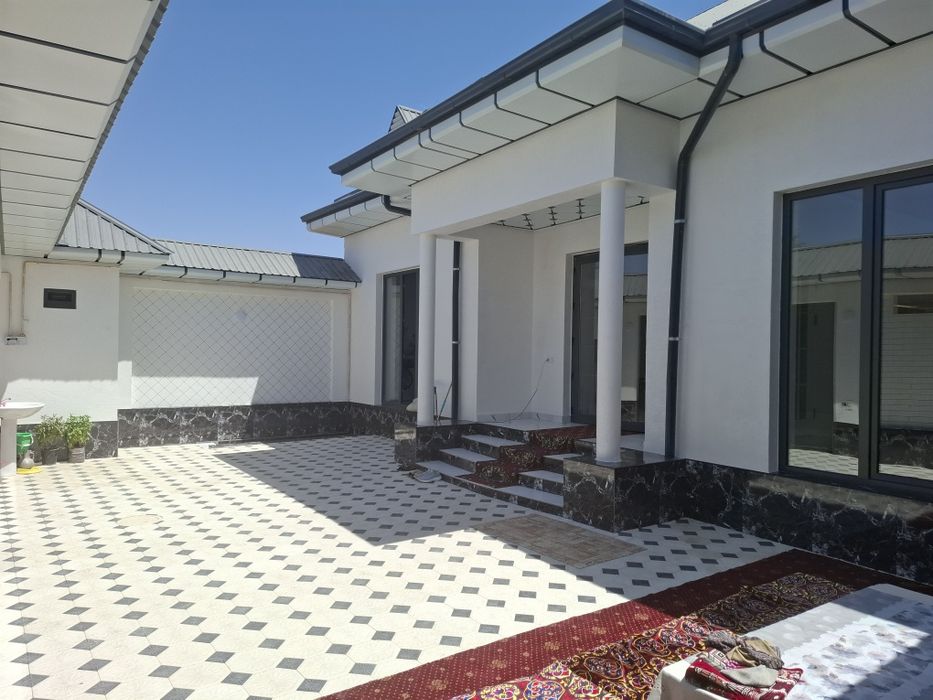 Yangi qurilgan uy sotiladi srochni