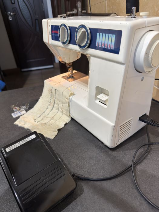 Masina de cusut festinat si butoniere Privileg Germania