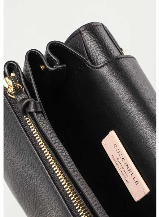 Нова чанта Coccinelle Arlettis