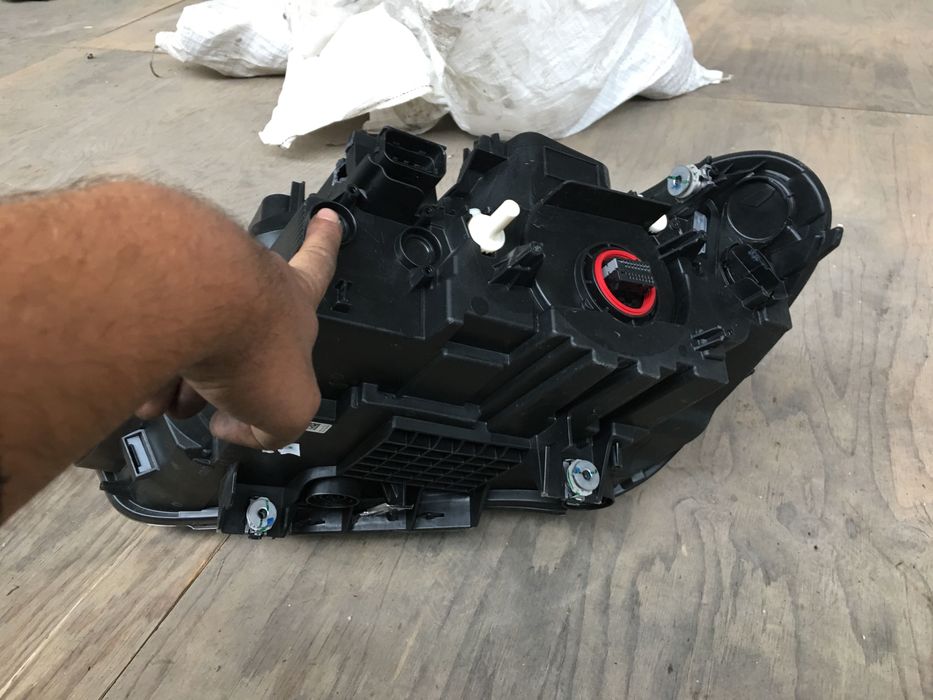 Оригинална Предна броня и Десен фар за Bmw X1. F48. 2015-