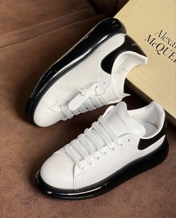 Adidasi Alexander Mcqueen din piele Black and White 41 42 de barbati