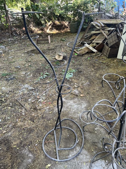 Метални цветарници