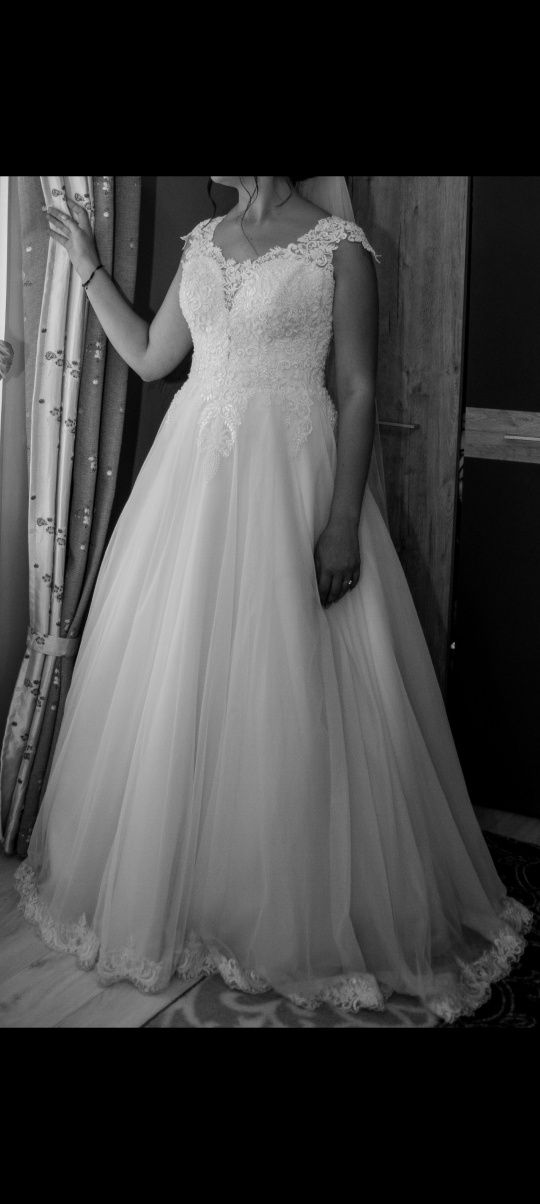 Vand rochie mireasa 38