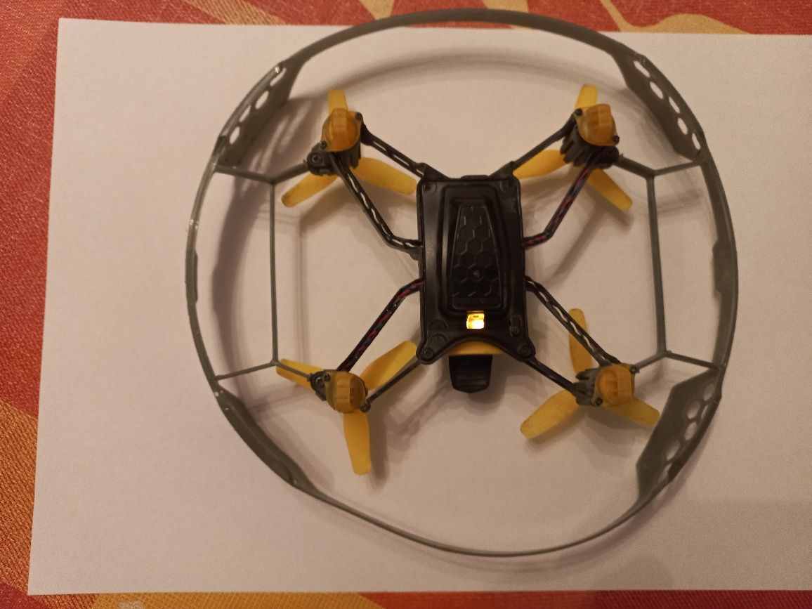 Vând drona acrobații