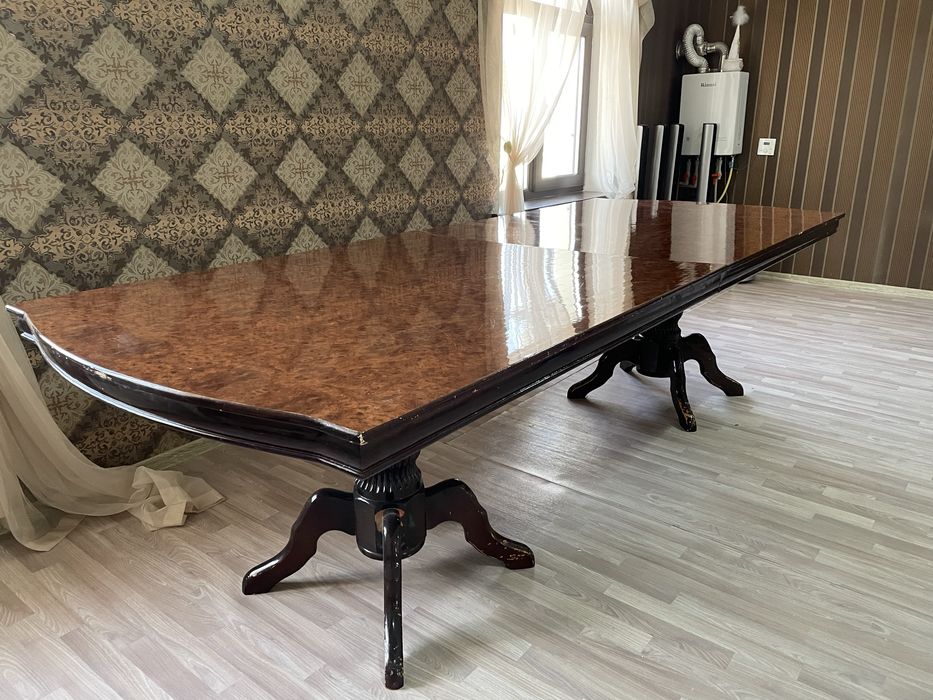 Продам стол с красивым дизайном