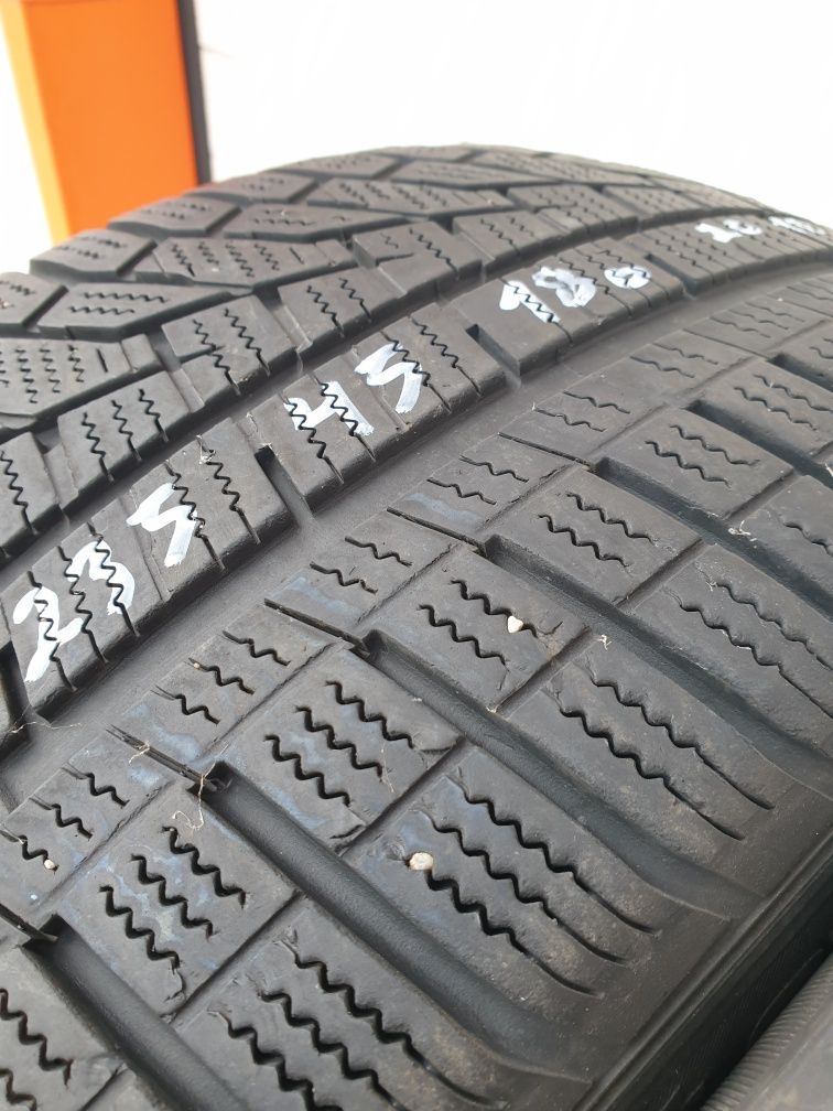 Зимни гуми 2 броя HANKOOK WinterIcept EVO2 235 45 R18 дот 2018