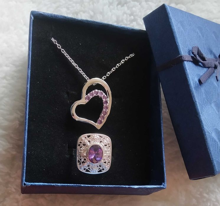 Нов, дамски сребърен комплект. Намалени,единични модели.В кутия всеки.