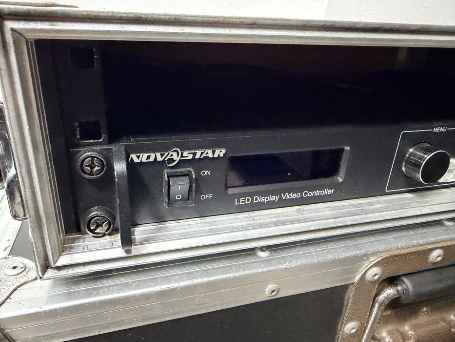 Novastar VX4s videoprocesor ecran