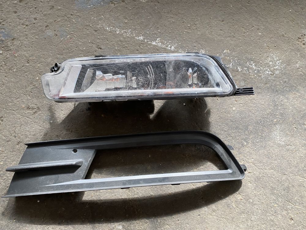 Proiector VW Passat B8 2014 - 2018 grila proiector