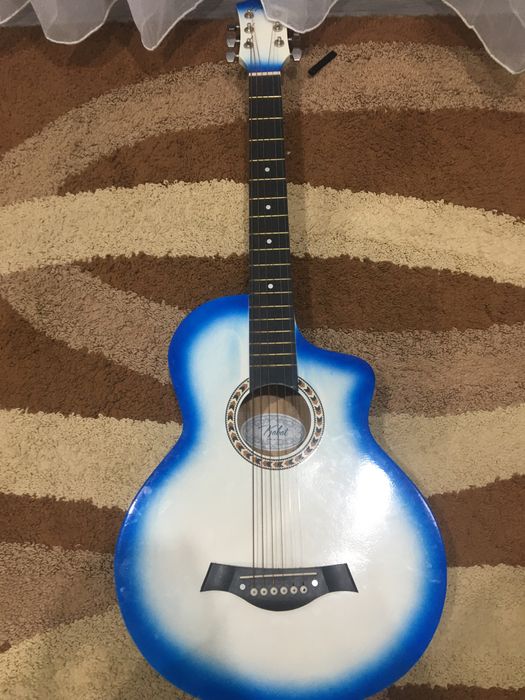 Продам гитару срочно