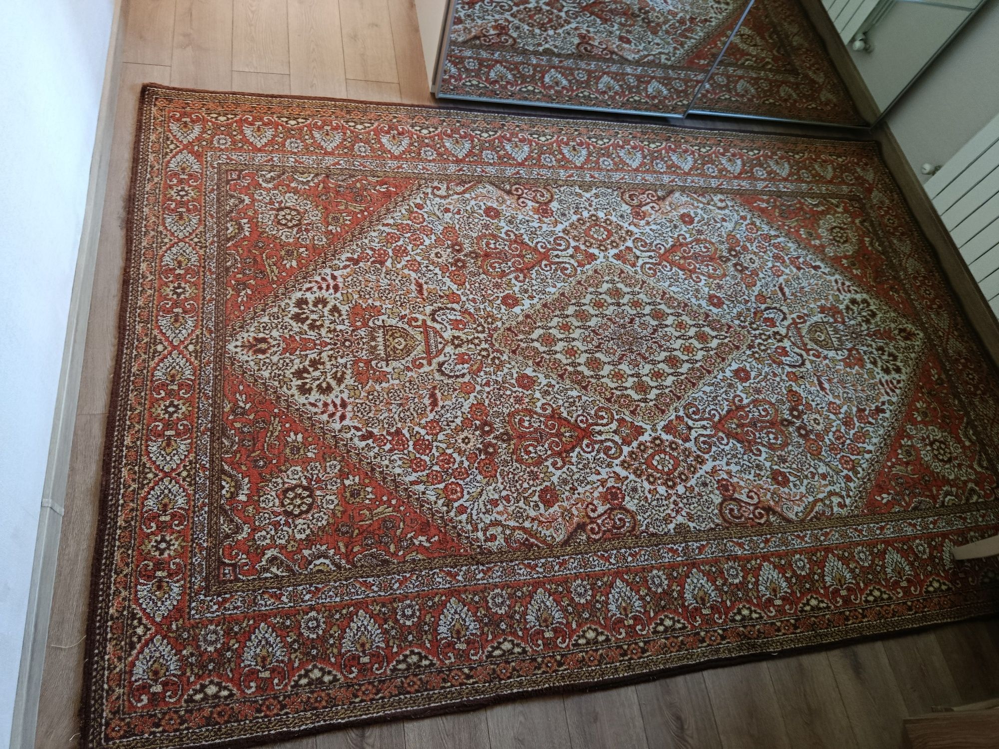 Продам ковры 2*3 и 3,5 *2,5