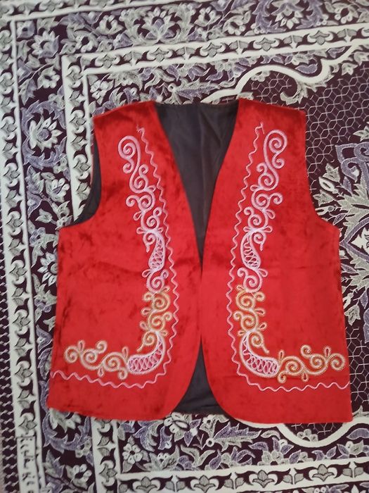 Продам жилетки национальные