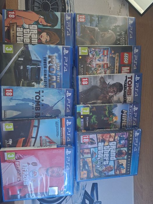 PS4 Slim и сет игри за плейстейшън