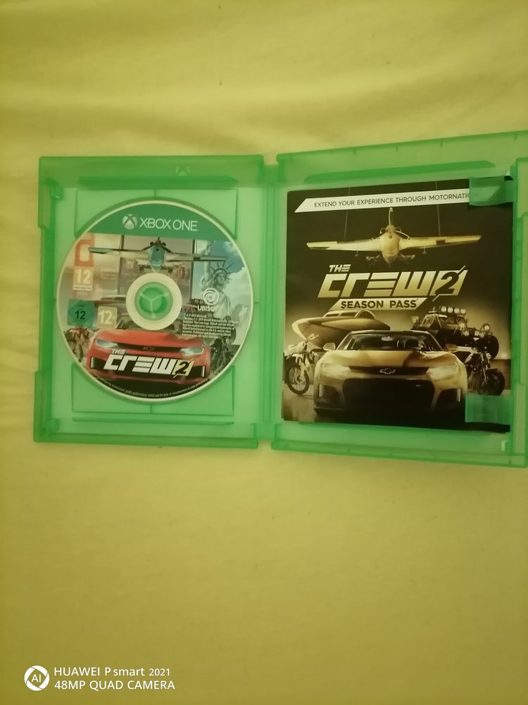 Продавам игра за xbox one the crew 2