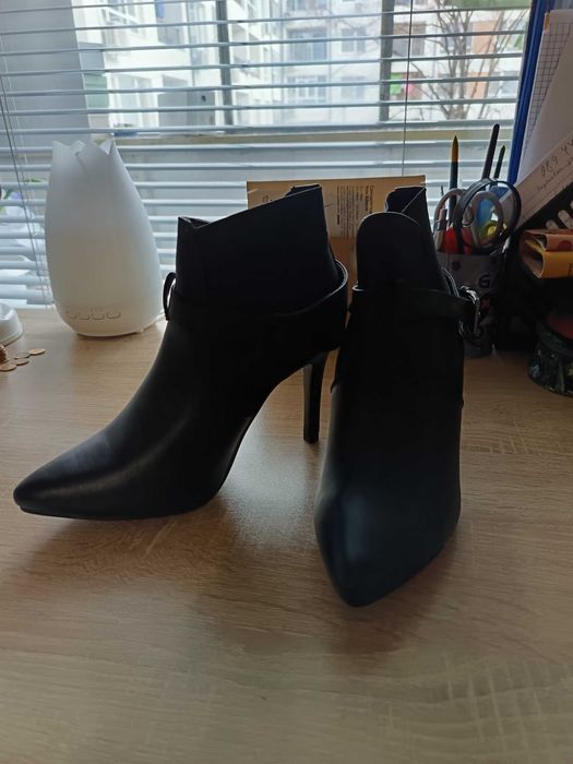 Продавам дамски боти, нови