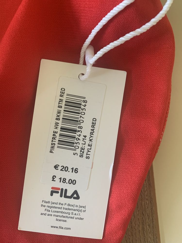Chiloti costum de baie, Fila, noi cu eticheta