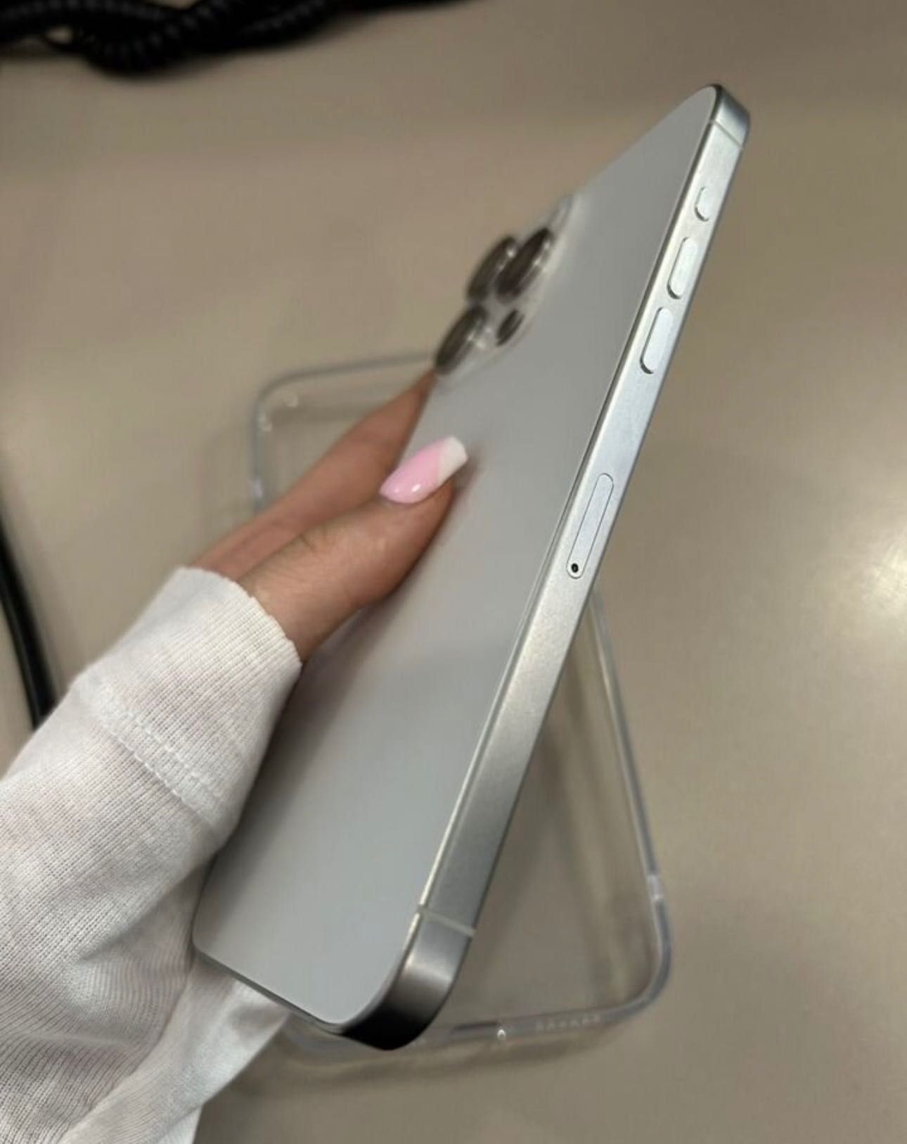 Iphone 15 pro max белый