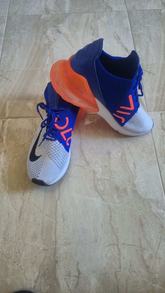 Чисто нови оригинални Nike 270