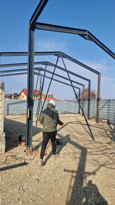 Vand structura metalica de 300 de mp la 9000 de euro