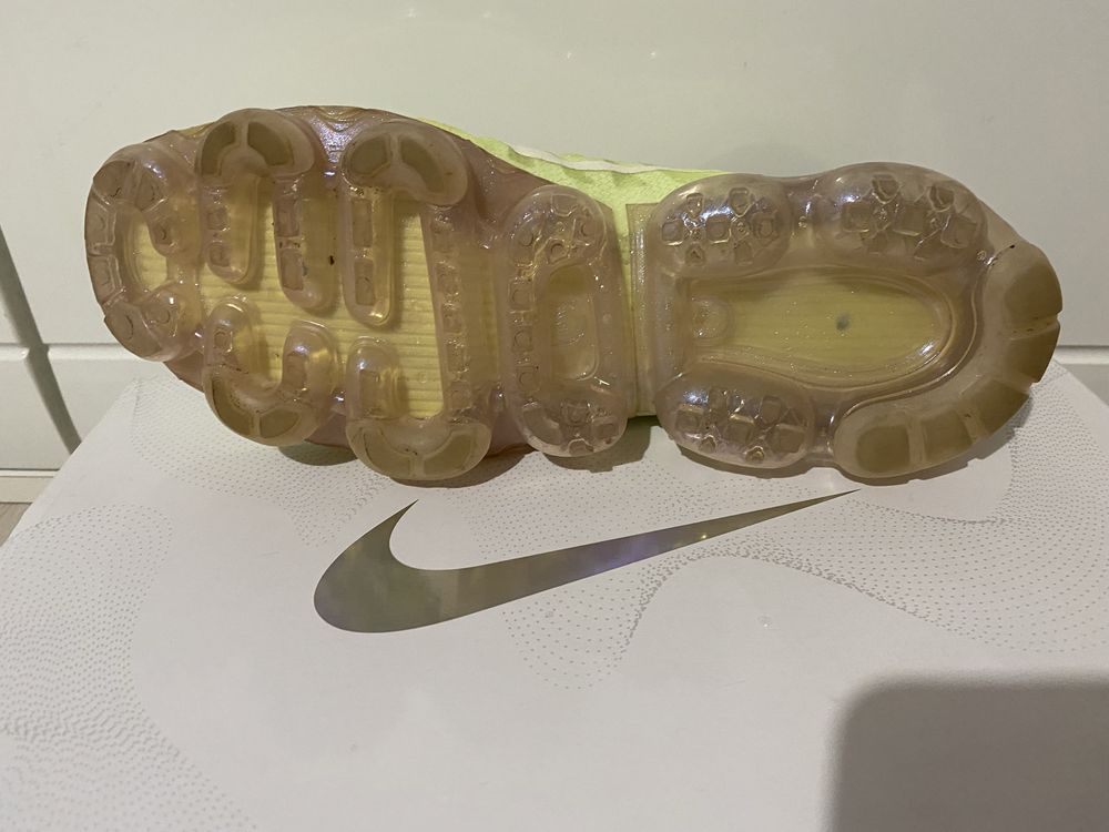 Nike air vapormax маратонки оригинал 25,5 см