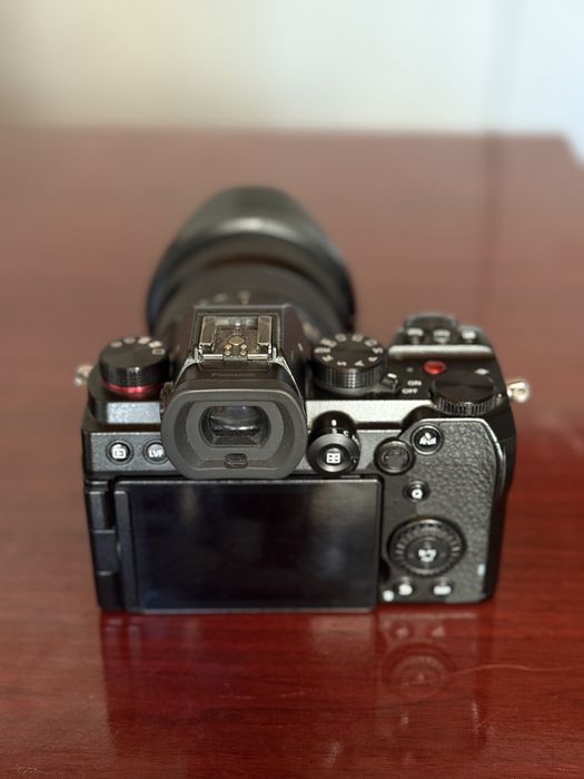 Lumix s5 holati yangi