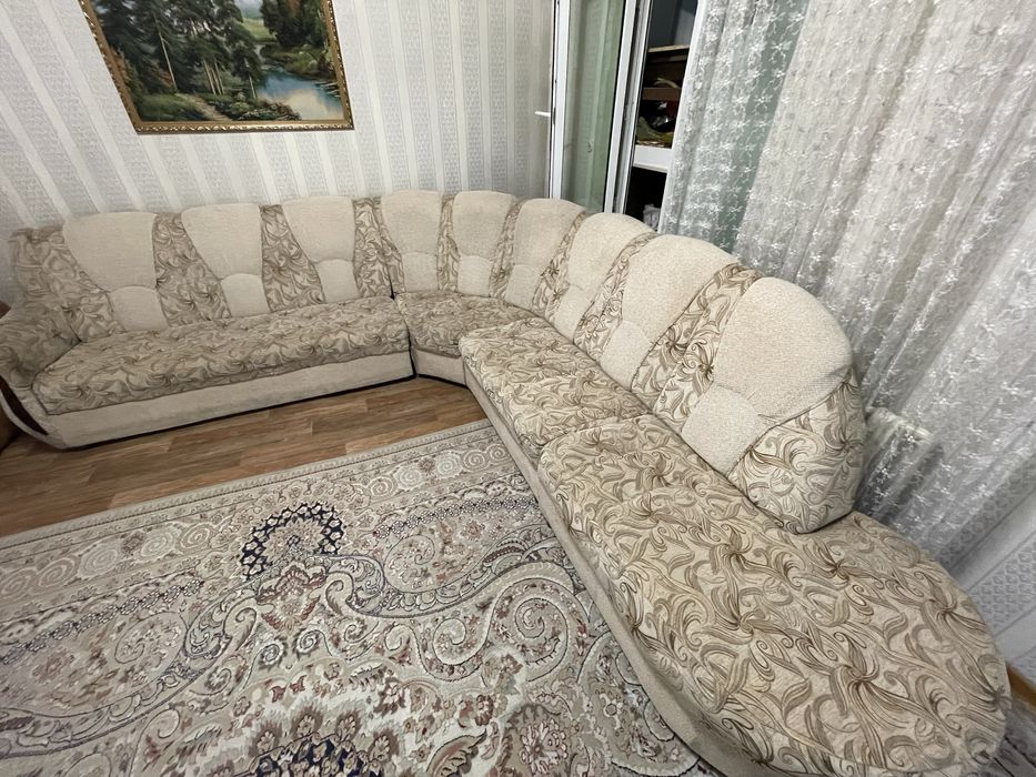 угловой диван в хорошем состоянии