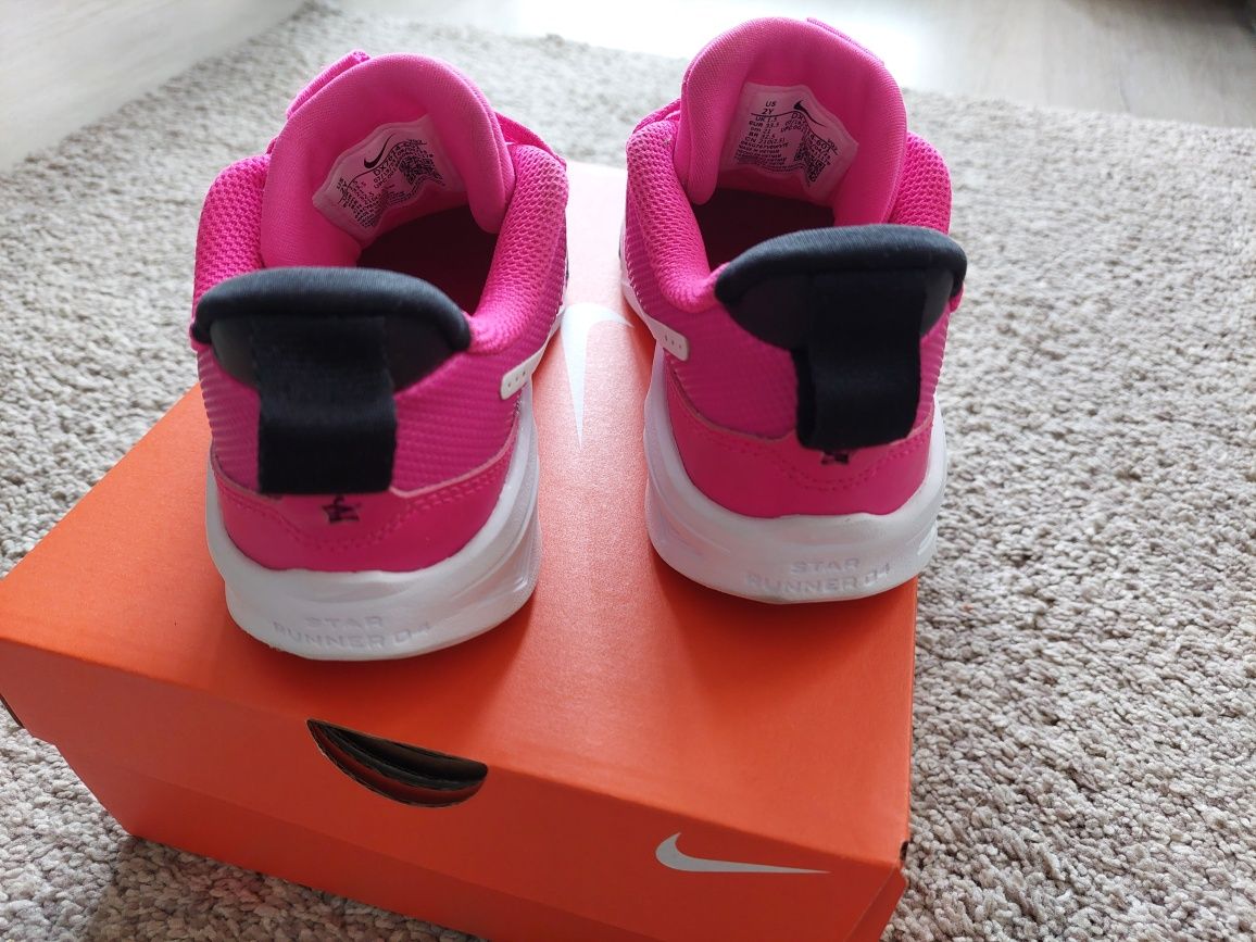 Маратонки Nike за момиче